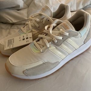 NIB Adidas Retrorun size 8.5